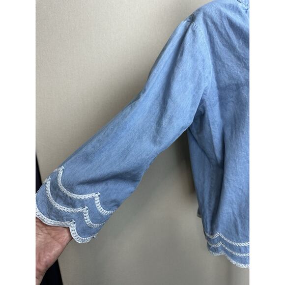 Blue Chambray Women’s Blouse XL V-Neck Tasseled Tie White Embroidered Trim - Picture 4 of 15